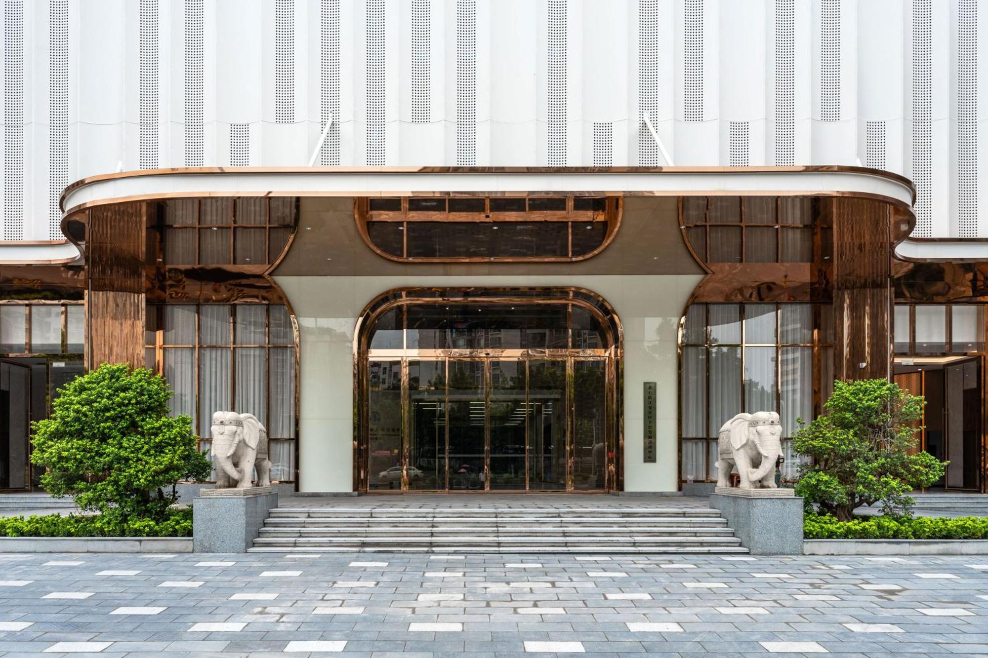 גואנגג'ואו Liang Fan Holiday Inn מראה חיצוני תמונה