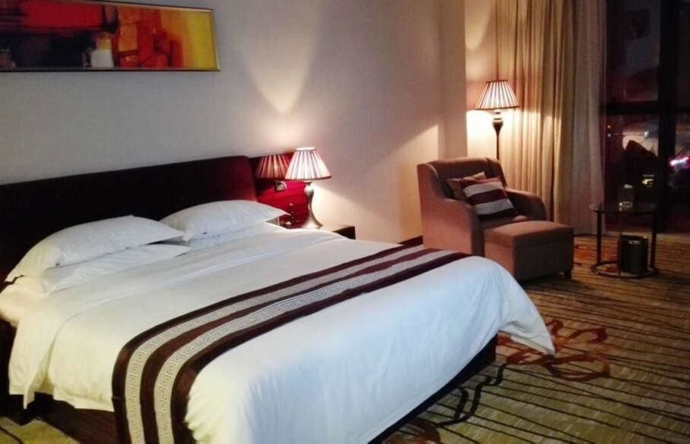 גואנגג'ואו Liang Fan Holiday Inn מראה חיצוני תמונה