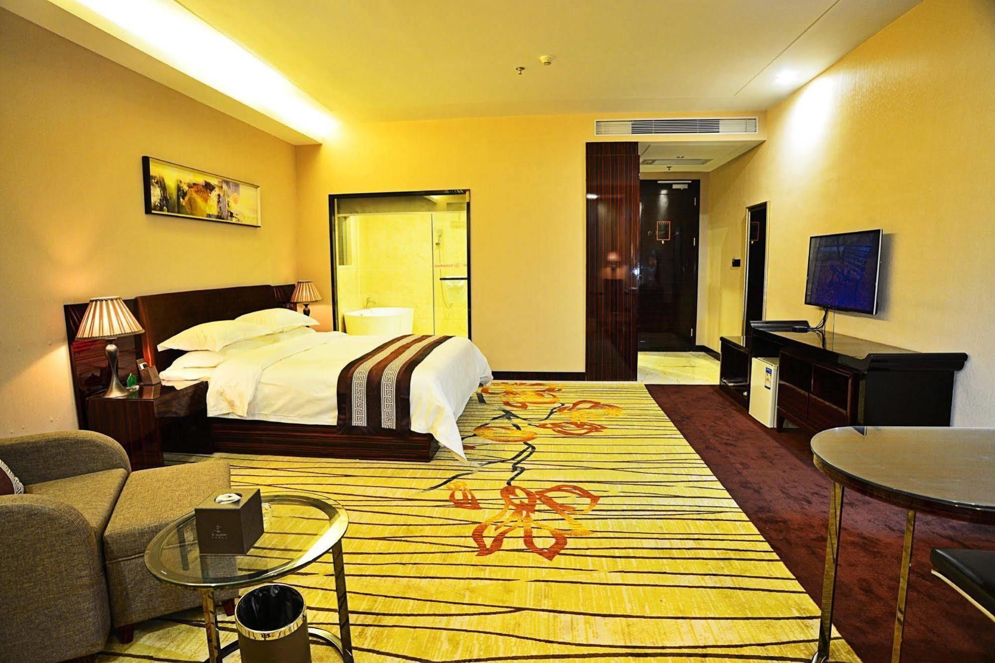 גואנגג'ואו Liang Fan Holiday Inn מראה חיצוני תמונה