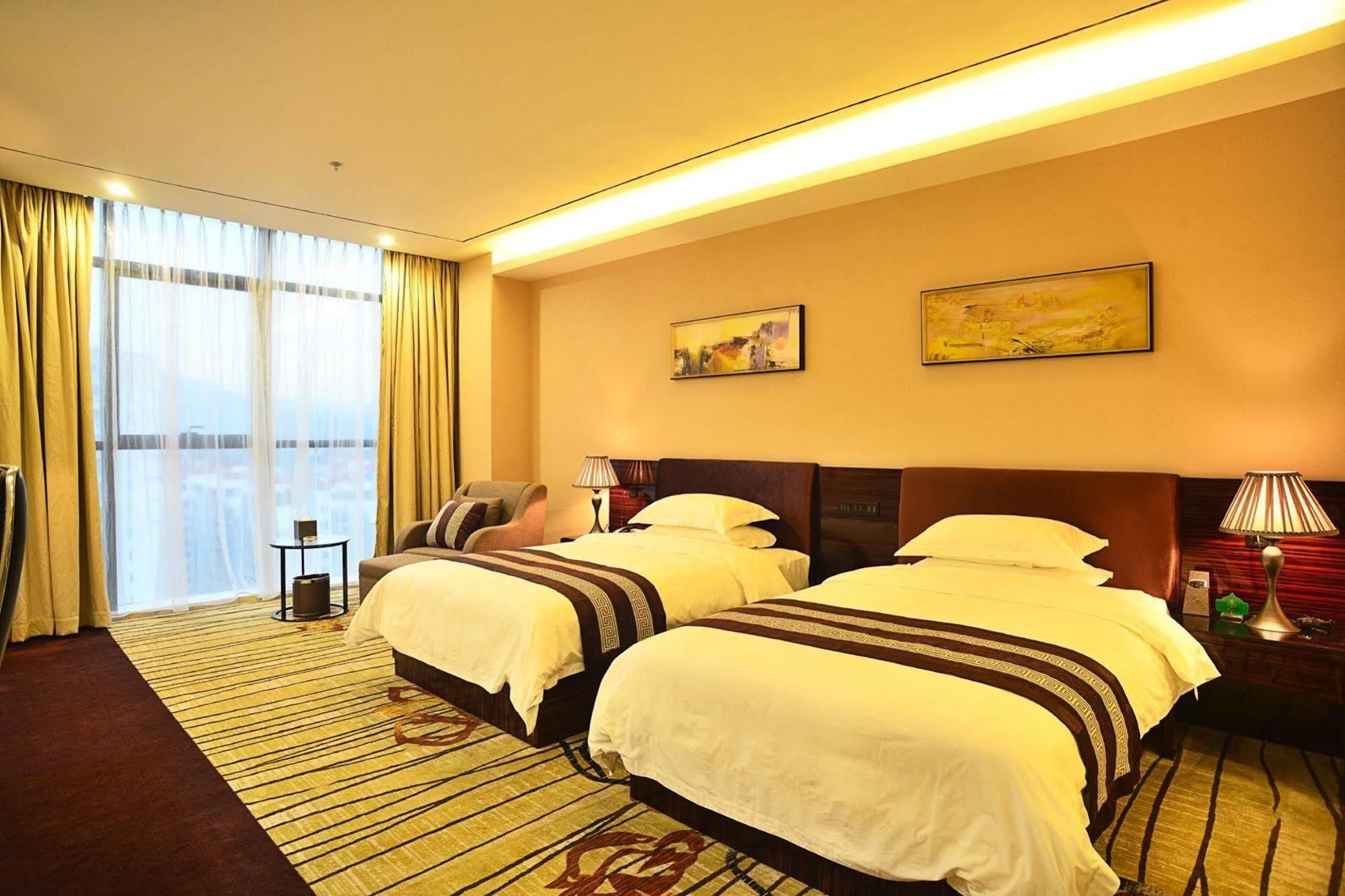 גואנגג'ואו Liang Fan Holiday Inn מראה חיצוני תמונה